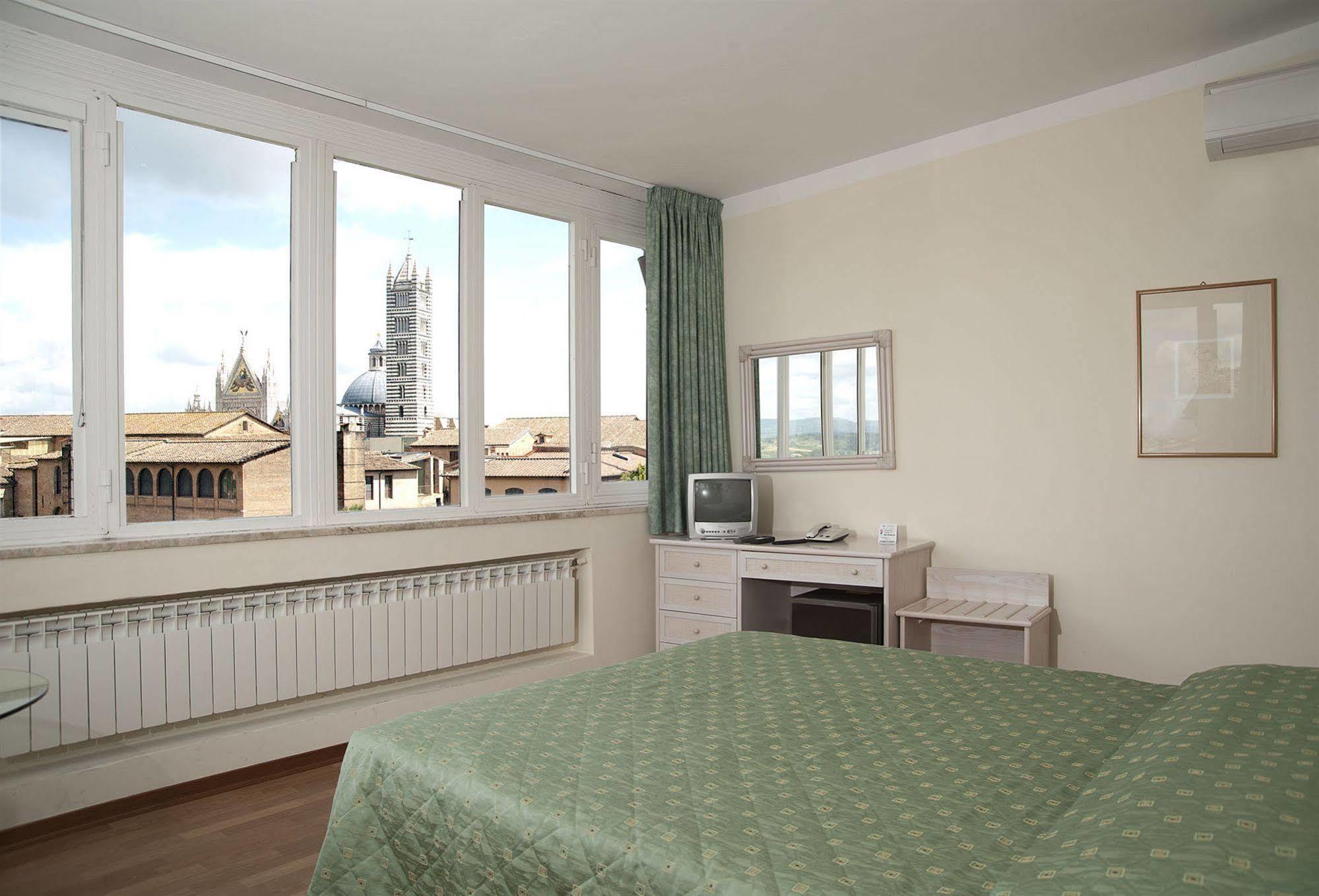 Hotel Duomo Siena Esterno foto