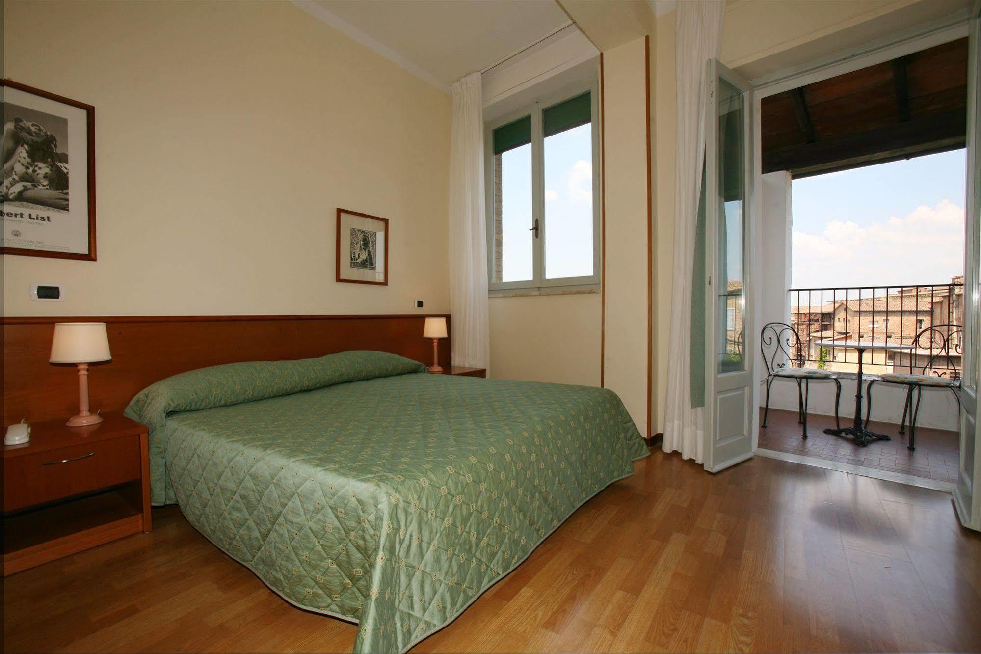 Hotel Duomo Siena Esterno foto