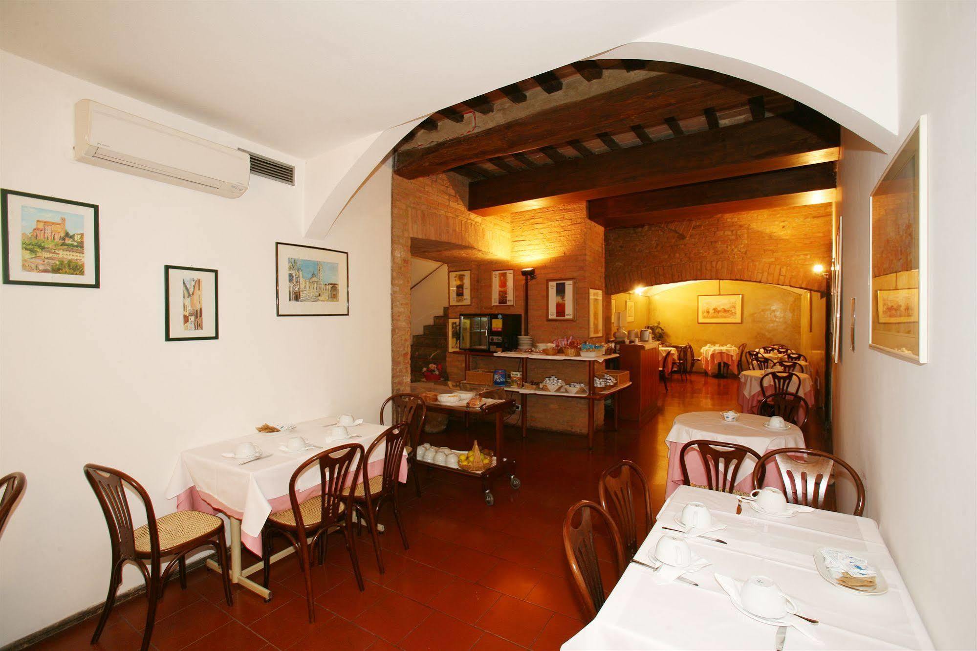 Hotel Duomo Siena Esterno foto