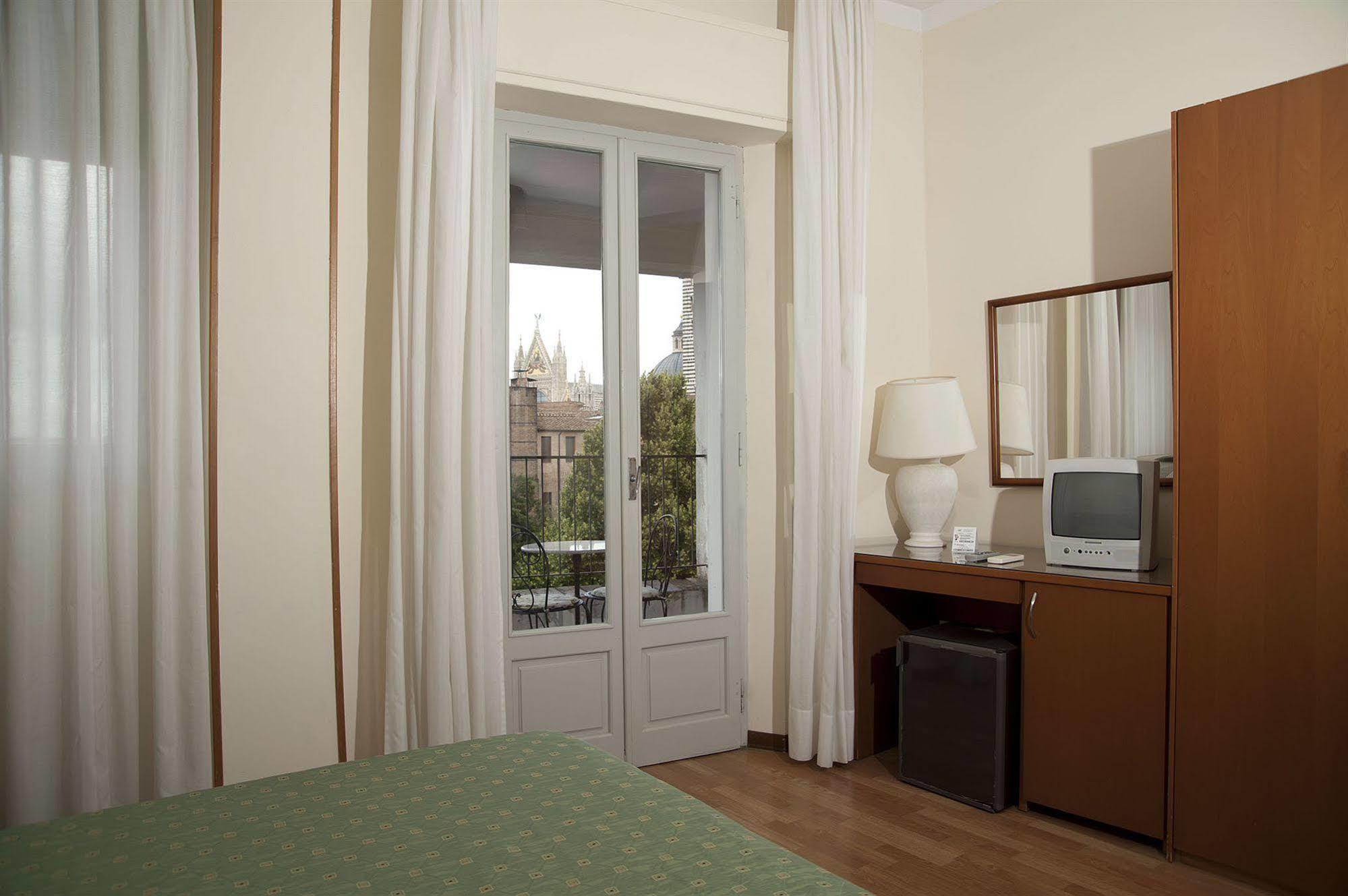 Hotel Duomo Siena Esterno foto