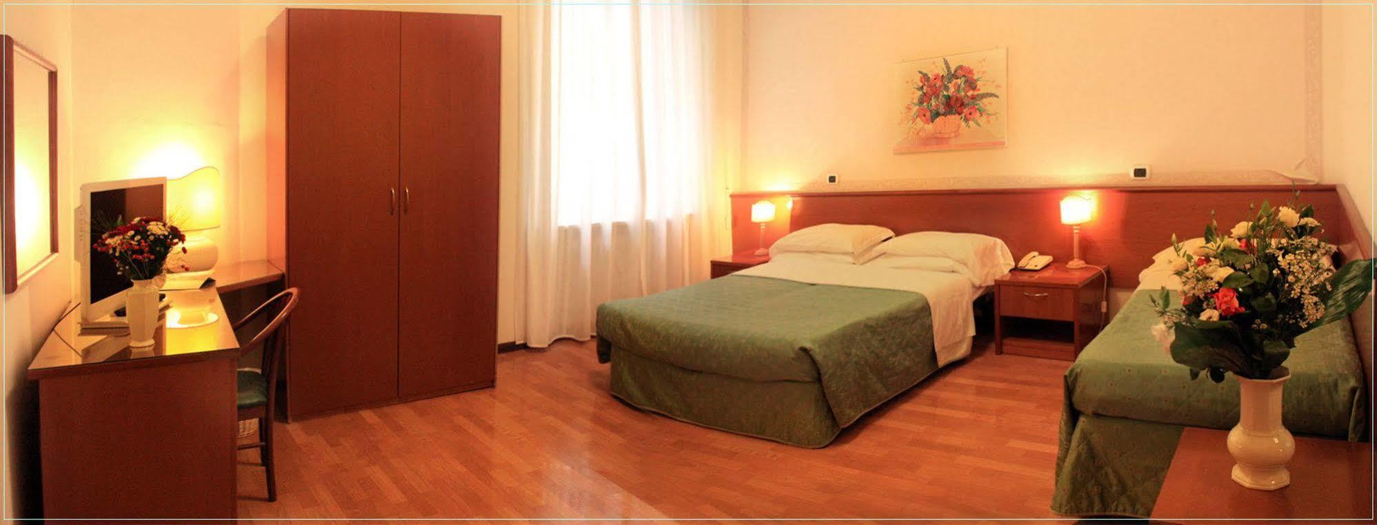 Hotel Duomo Siena Esterno foto
