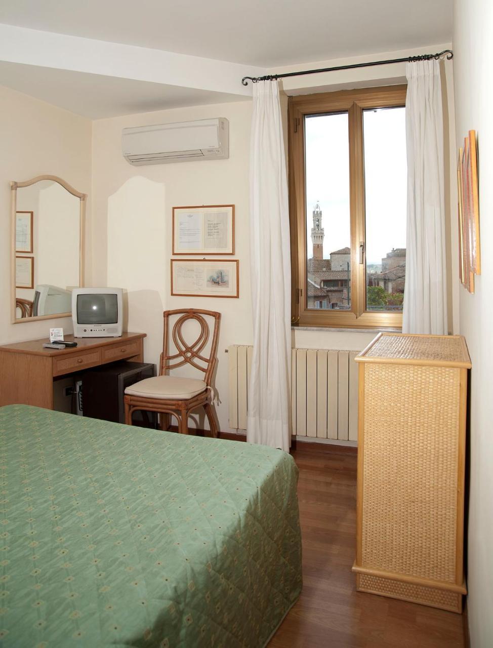 Hotel Duomo Siena Esterno foto